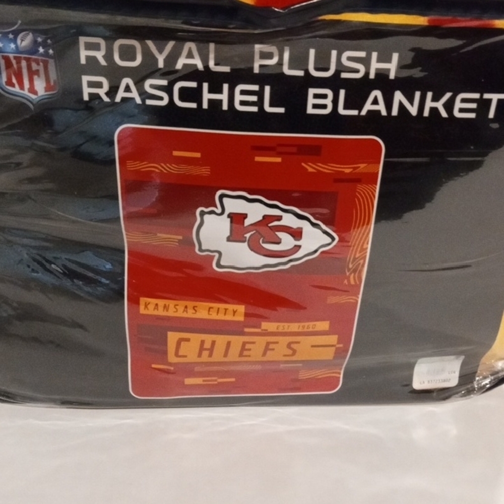NWT NFL Kansas City Chiefs Royal Plush Raschel Blanket 60x80 - Picture 7 of 9